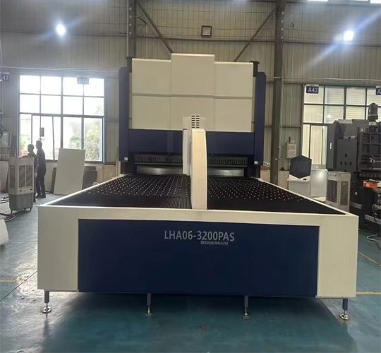 Jakie są zalety korzystania z gięcia maszyny do obróbki blachy?